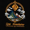 Вертикальное макро вышивки Liyue Stone Harbor на чёрной футболке Friendly & Deadly