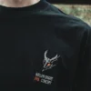 Чёрная футболка Friendly & Deadly Hollow Knight — вышивка крупным планом