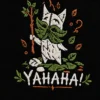 Вертикальное макро вышивки YAHAHA на чёрной футболке Friendly & Deadly